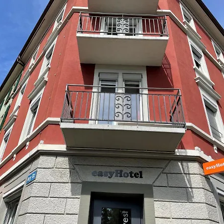 Easyhotel West