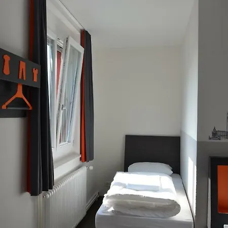 Easyhotel West Zurigo