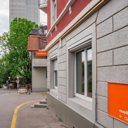 Easyhotel West Hotell 2*