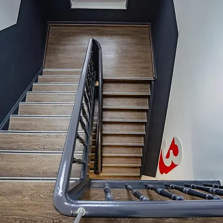 Easyhotel West