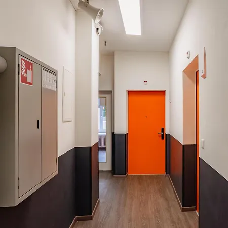 Easyhotel West