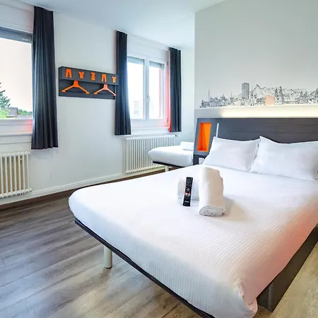 Hotel Easyhotel West 2*