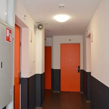 Easyhotel West