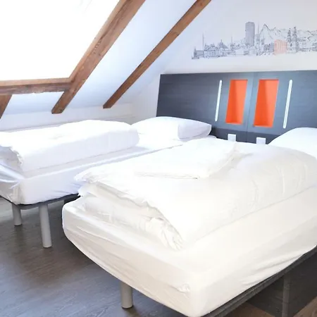 Easyhotel West