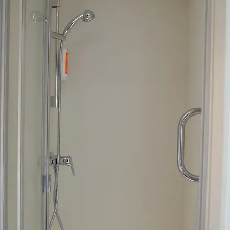 Easyhotel West